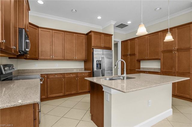7162 Dominica DR, Naples, FL 34113