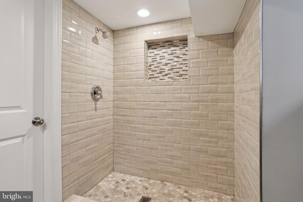 935 E RITTENHOUSE ST, Philadelphia, PA 19138