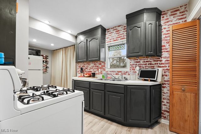 1268 Brown Street, Akron, OH 44301