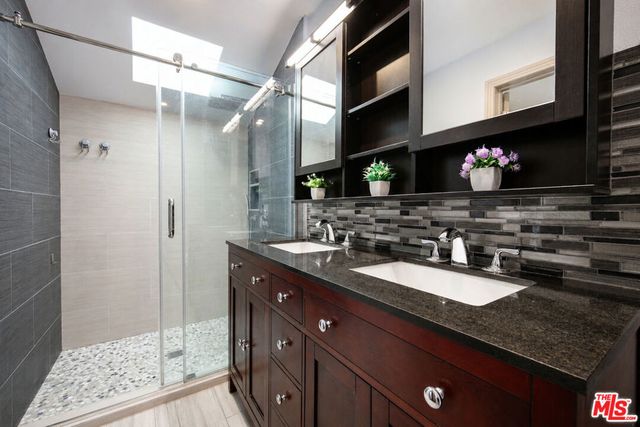 7550 Zombar Avenue 8, Van Nuys, CA 91406