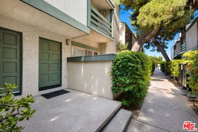 7550 Zombar Avenue 8, Van Nuys, CA 91406