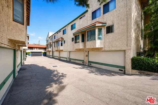 7550 Zombar Avenue 8, Van Nuys, CA 91406