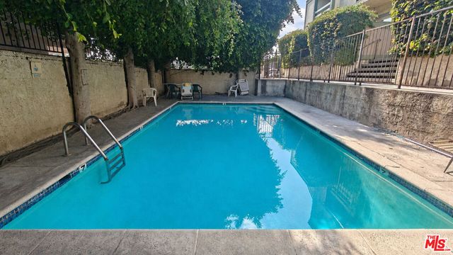 7550 Zombar Avenue 8, Van Nuys, CA 91406
