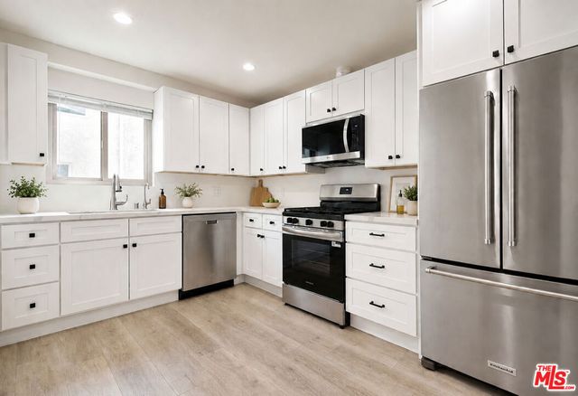 7550 Zombar Avenue 8, Van Nuys, CA 91406