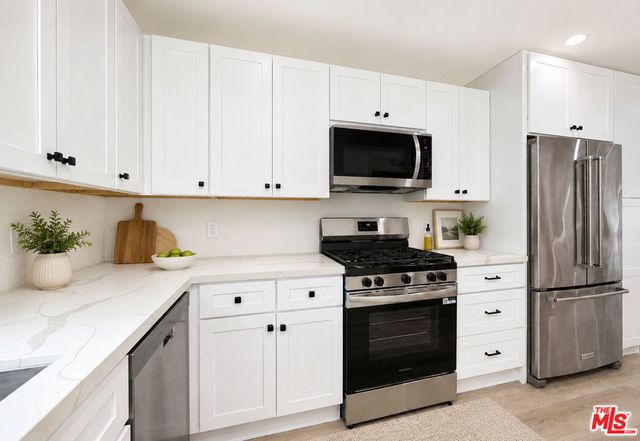 7550 Zombar Avenue 8, Van Nuys, CA 91406