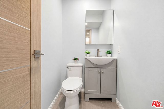 7550 Zombar Avenue 8, Van Nuys, CA 91406