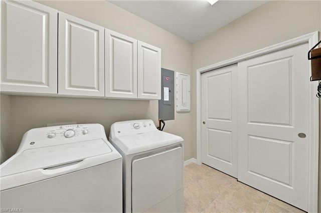 9402 Pocida CT 104, Naples, FL 34119
