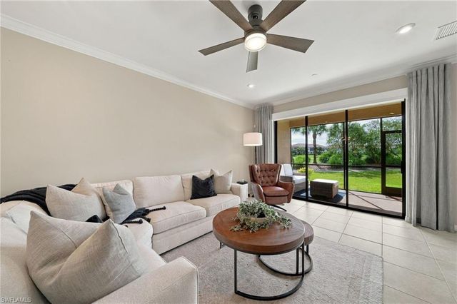 9402 Pocida CT 104, Naples, FL 34119