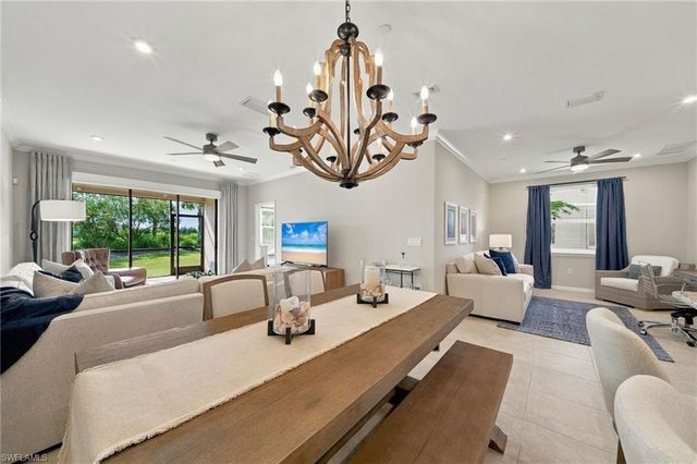 9402 Pocida CT 104, Naples, FL 34119