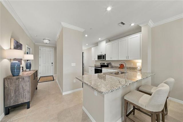 9402 Pocida CT 104, Naples, FL 34119