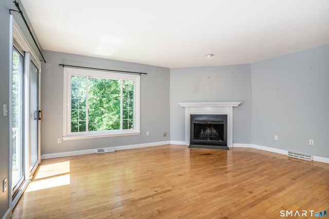 328 Tunxis Road, West Hartford, CT 06107