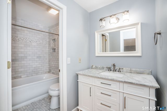 328 Tunxis Road, West Hartford, CT 06107