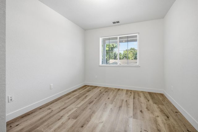 3647 Whispering Creek Cir, Stockton, CA 95219