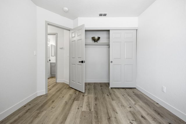 3647 Whispering Creek Cir, Stockton, CA 95219