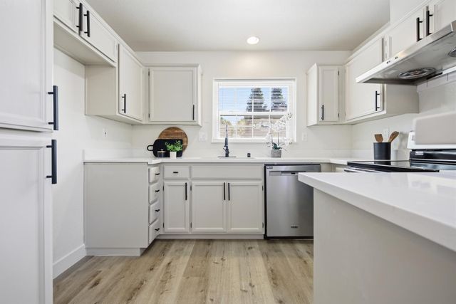 3647 Whispering Creek Cir, Stockton, CA 95219