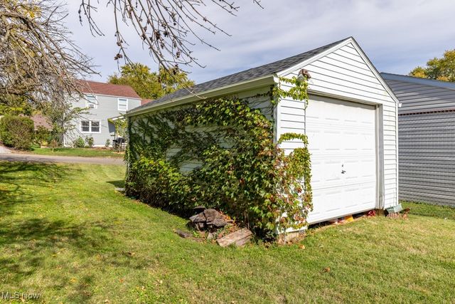 601 Melrose Place NE, Canton, OH 44714