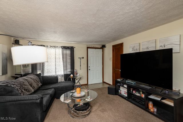 601 Melrose Place NE, Canton, OH 44714