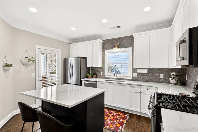 1533 Gilstrap NW Lane, Atlanta, GA 30318