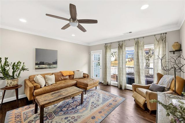 1533 Gilstrap NW Lane, Atlanta, GA 30318