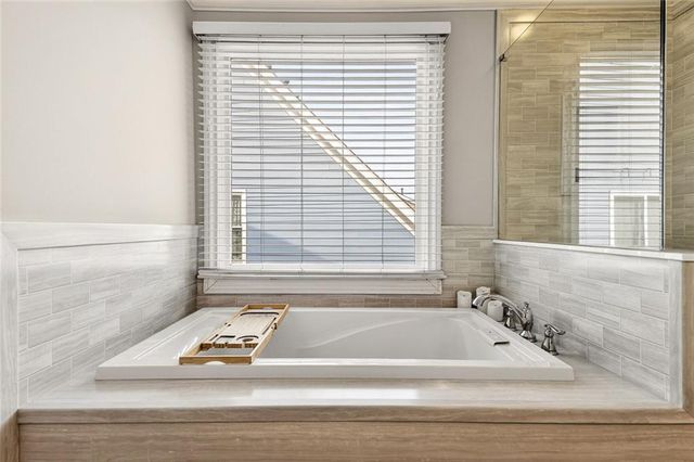 1533 Gilstrap NW Lane, Atlanta, GA 30318