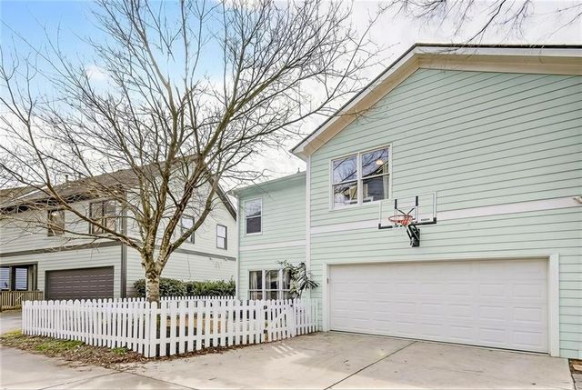 1533 Gilstrap NW Lane, Atlanta, GA 30318