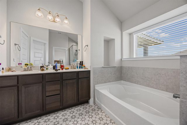 627 Biscayne Bay BND, Kyle, TX 78640