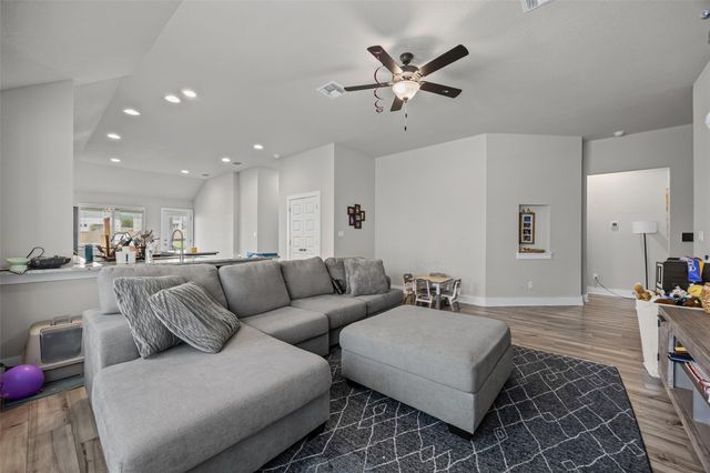 627 Biscayne Bay BND, Kyle, TX 78640