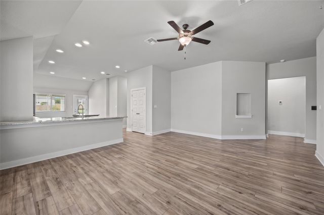 627 Biscayne Bay BND, Kyle, TX 78640