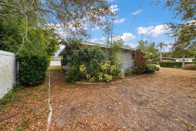 230 GARDEN CIRCLE, Belleair, FL 33756