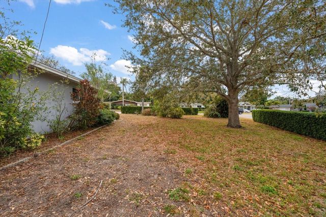 230 GARDEN CIRCLE, Belleair, FL 33756