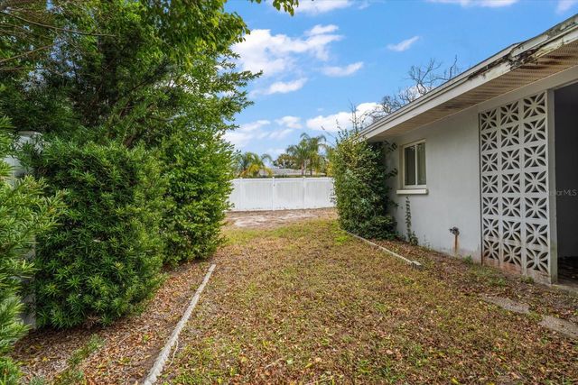 230 GARDEN CIRCLE, Belleair, FL 33756