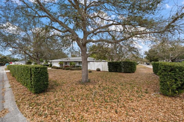 230 GARDEN CIRCLE, Belleair, FL 33756