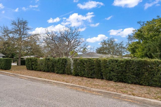 230 GARDEN CIRCLE, Belleair, FL 33756