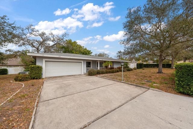 230 GARDEN CIRCLE, Belleair, FL 33756