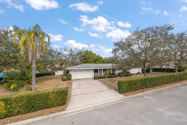 230 GARDEN CIRCLE, Belleair, FL 33756