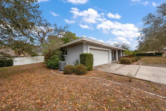 230 GARDEN CIRCLE, Belleair, FL 33756