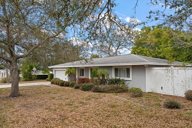 230 GARDEN CIRCLE, Belleair, FL 33756