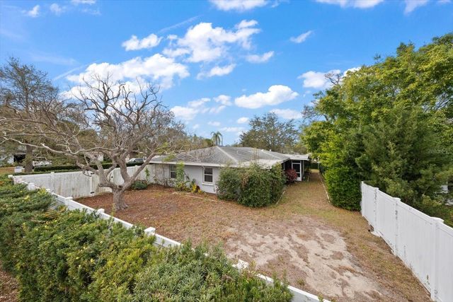 230 GARDEN CIRCLE, Belleair, FL 33756