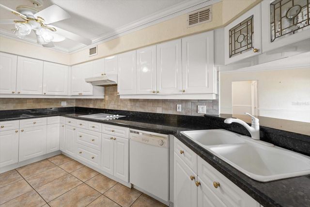 230 GARDEN CIRCLE, Belleair, FL 33756