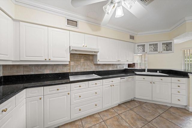 230 GARDEN CIRCLE, Belleair, FL 33756