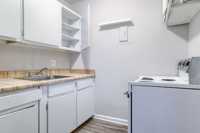 1218 E Street, Lincoln, NE 68508