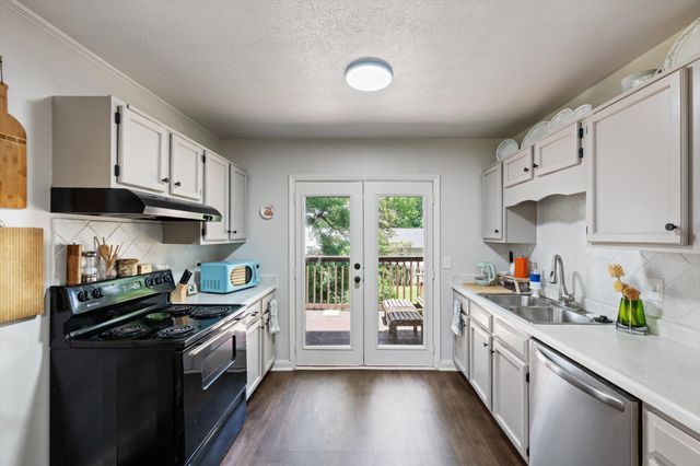 102 Five Oaks Dr, Nashville, TN 37217