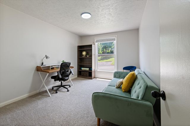 102 Five Oaks Dr, Nashville, TN 37217