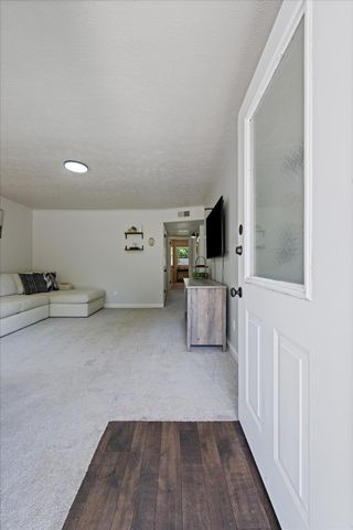 102 Five Oaks Dr, Nashville, TN 37217