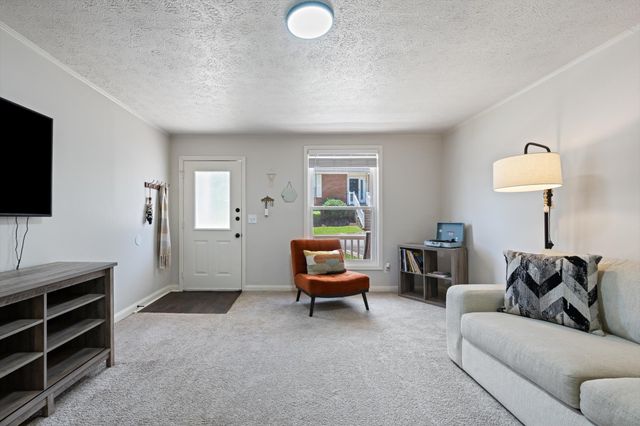 102 Five Oaks Dr, Nashville, TN 37217