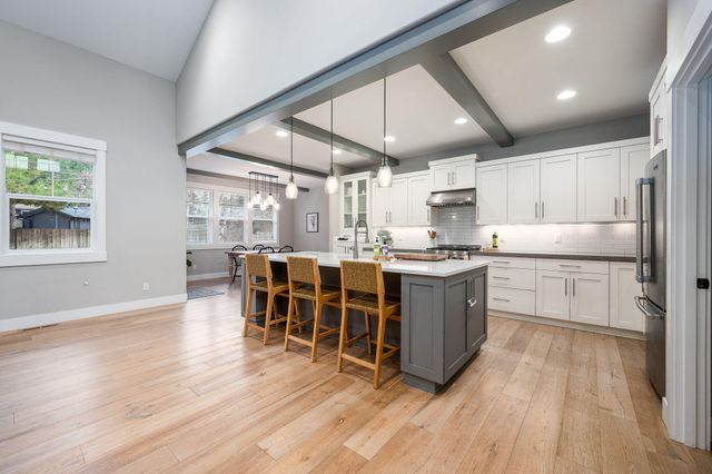 20382 Penhollow Lane, Bend, OR 97702