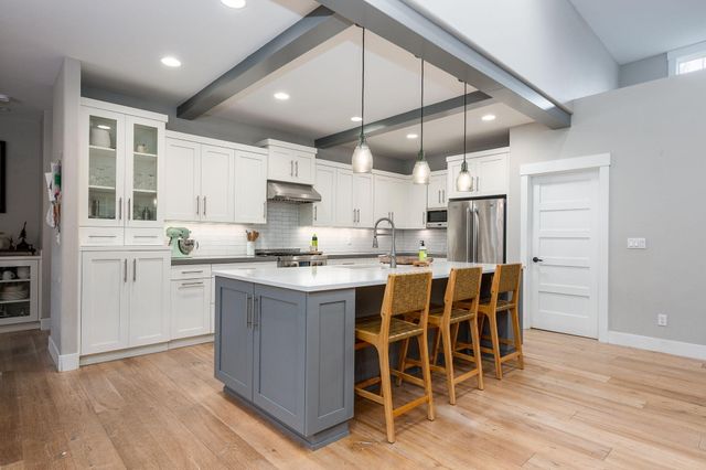 20382 Penhollow Lane, Bend, OR 97702