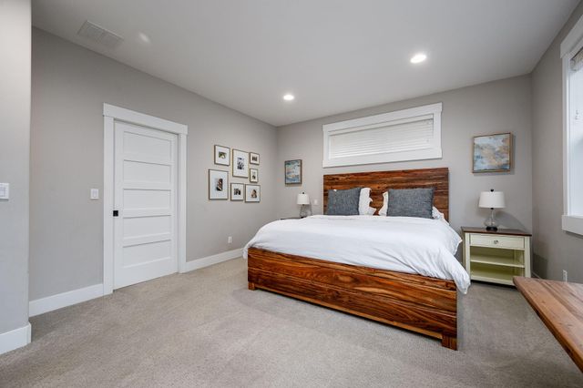 20382 Penhollow Lane, Bend, OR 97702