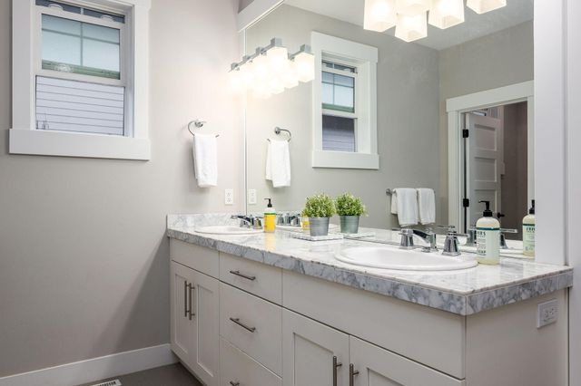 20382 Penhollow Lane, Bend, OR 97702