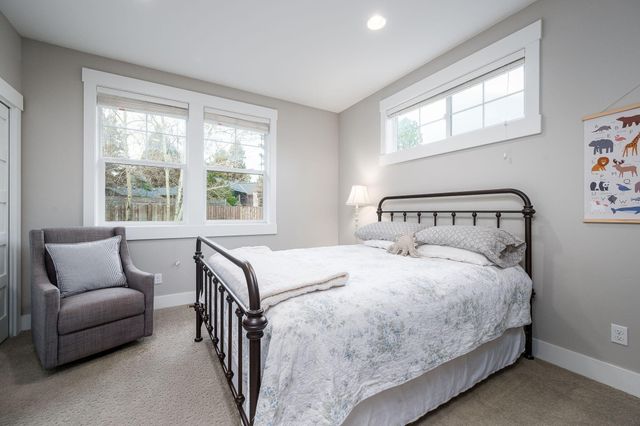 20382 Penhollow Lane, Bend, OR 97702